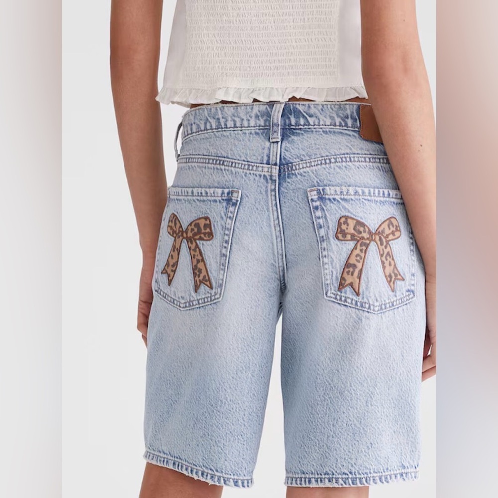Aeropostale Light Wash Denim Jean Shorts with Leopard Bow Pockets